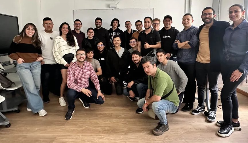 IA y Automatización: Henkii inspira a futuros profesionales en la Universidad de Caldas